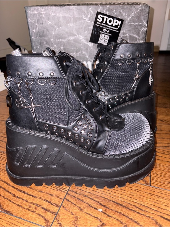 Demonia Shoes - Women’s Demonia Stomper Boots
